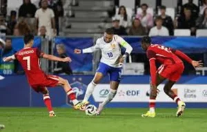 Cách Bắt Đầu Và Bắt Đầu Lại Trận Đấu Bóng Đá Theo Luật FIFA